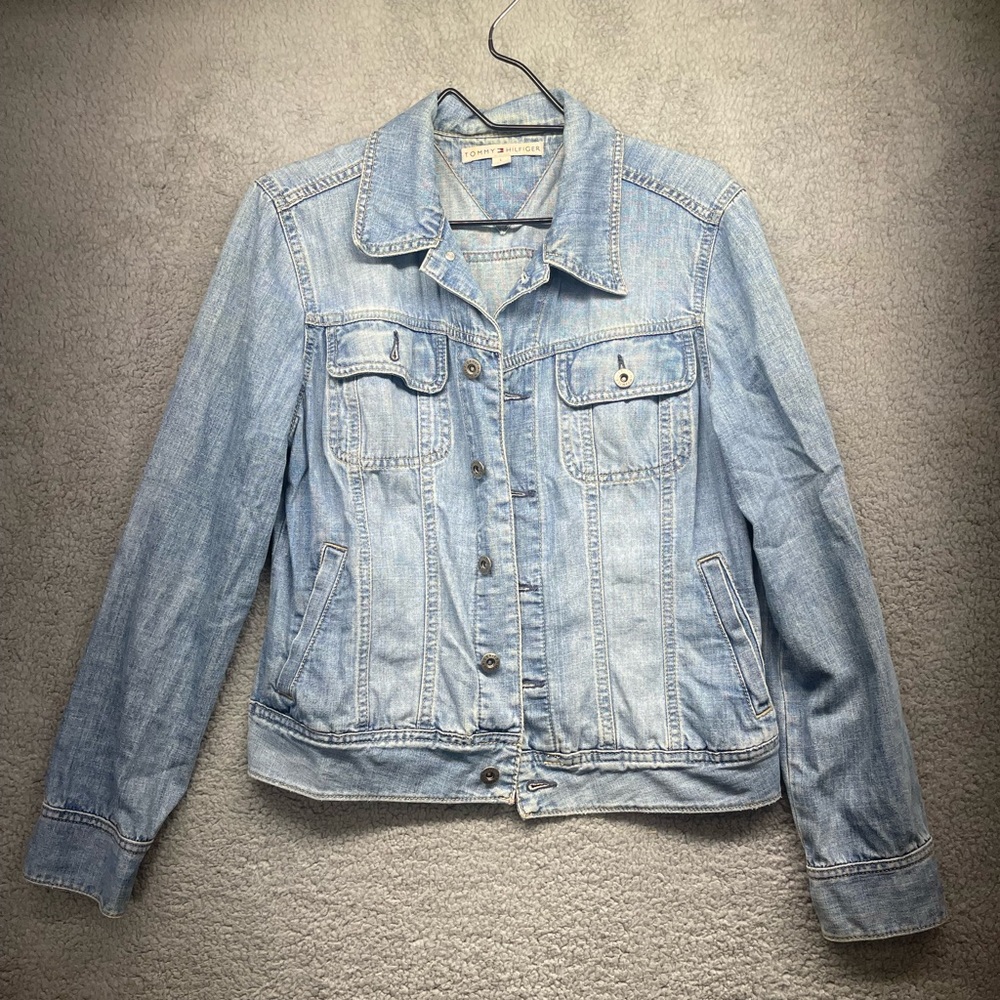 Vintage Tommy Hilfiger light wash denim jacket size large